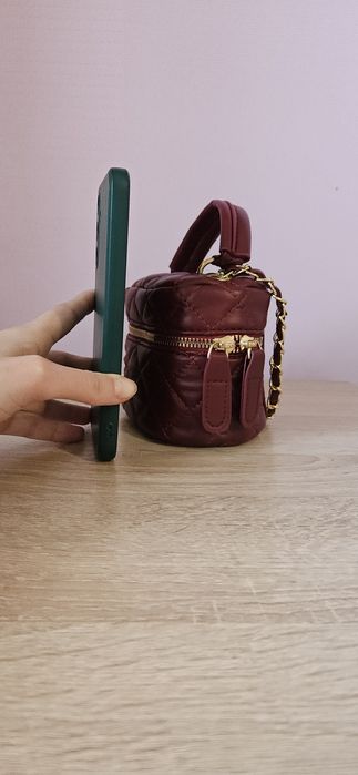 Стильна міні-сумка крос-боді (кейс) у бордовому кольорі, стьобана
