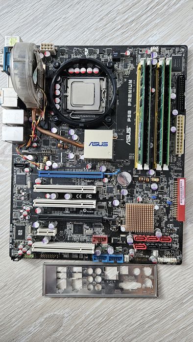 775 Asus P5B Premium, Q8300, DDR2 7Gb