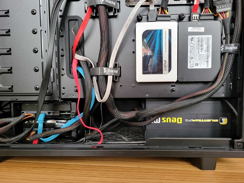 PC i7‑2600 / GTX 1080 / 24GB RAM / Fractal Meshify 2 / 2x SSD + 2x HDD