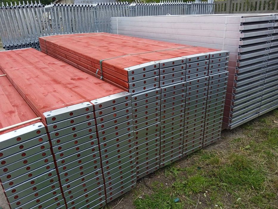 Rusztowanie Elewacyjne Plettack Na Szczyt