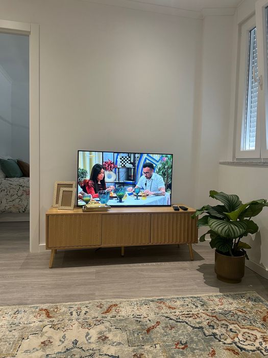 Móvel de sala montado sem uso