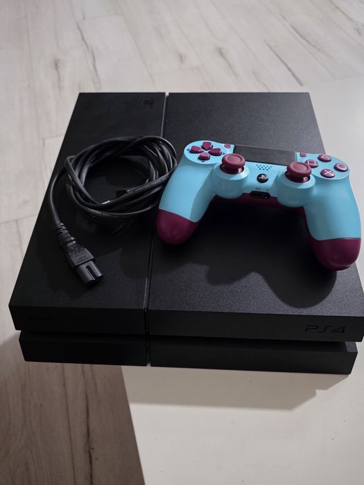 Vendo ps4 com comando