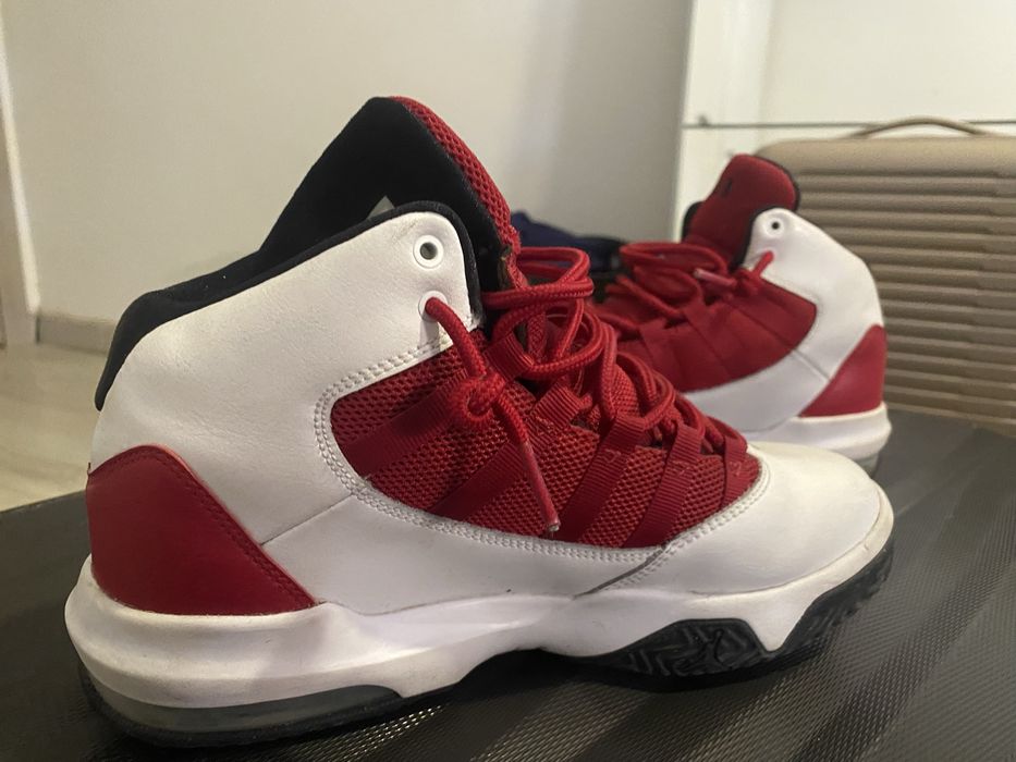 Air Jordan max aura vermelho e branco
