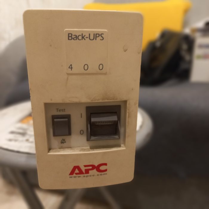 Джерело  безперебійного живлення  (ДБЖ)АРС  Back UPS 400.