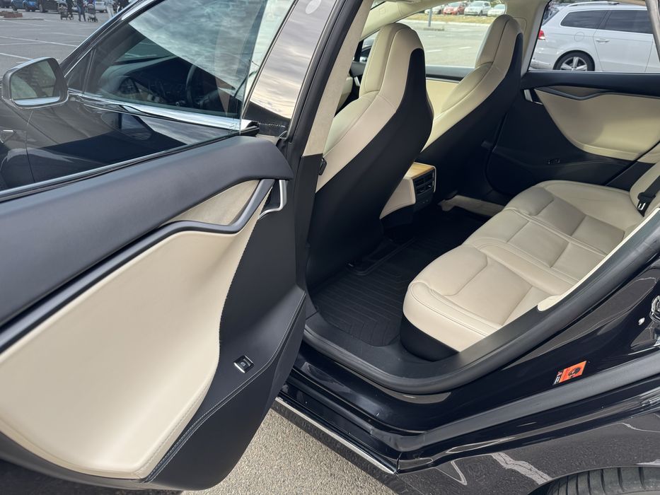 Tesla model S 100D, 2018 року(Тесла модель S) повний привід,  красивого чорного кольору