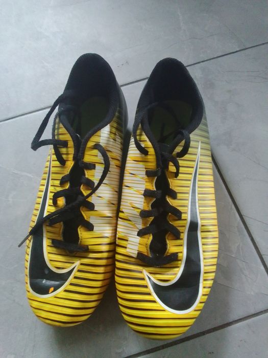 Buty do piłki nożnej r. 38.5