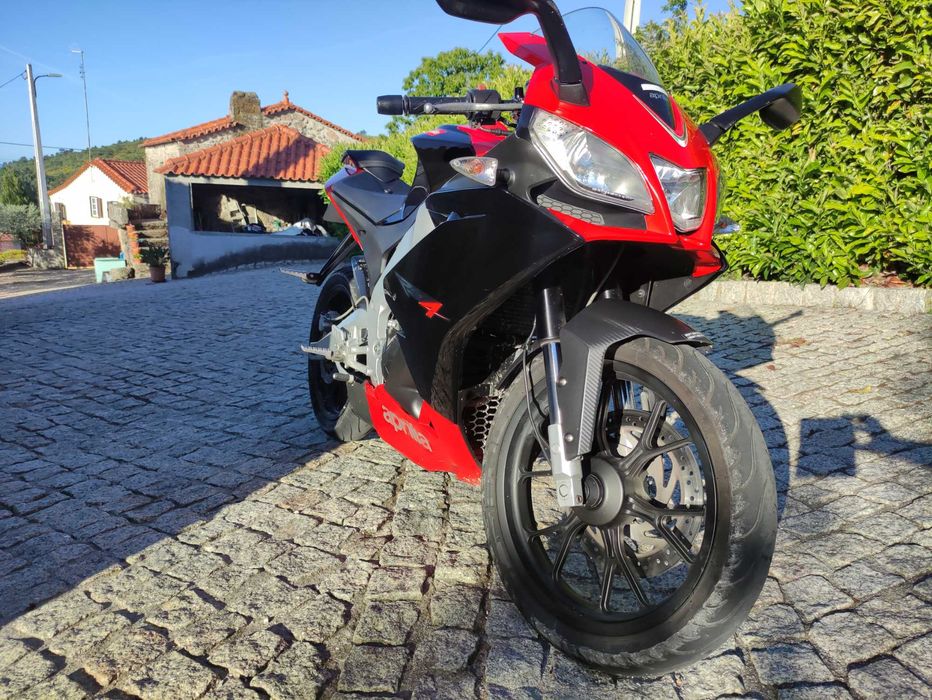 Aprilia RS4 125 (2011) – Edição Réplica MotoGP / Alitalia Racing Team