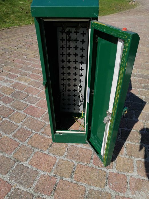 Szafa stalowa zewnętrzna z podstawą 90x28x33 cabinet