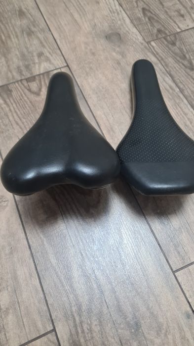 2 siodelka  rowerowe w dobrym stanie
