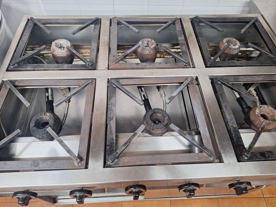 Vendo fogão com 6 queimadores  com apenas 2 meses de uso.