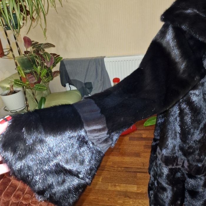 Норкова шубка гарнюча