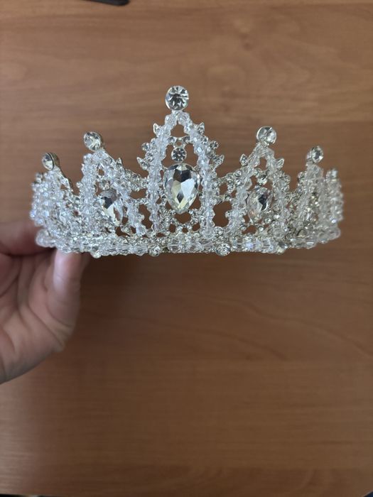 Весільна сукня і біжутерія до неї