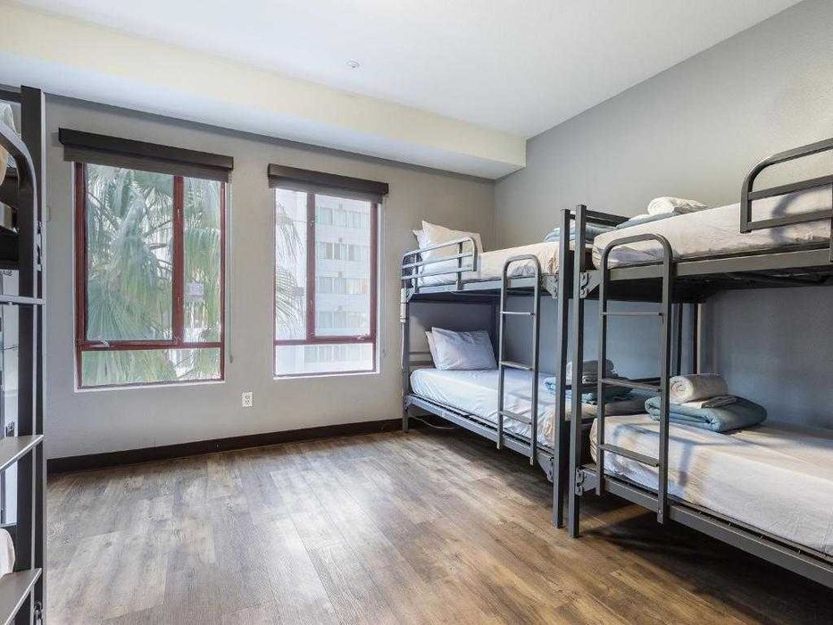 Дуже класний новий хостел у Києві, метро Теремки — 5 хвилин пішки