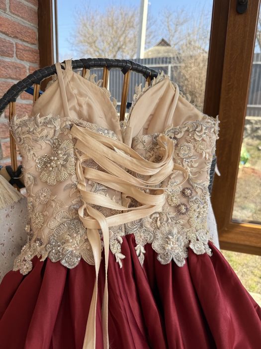 Сукня на випускний