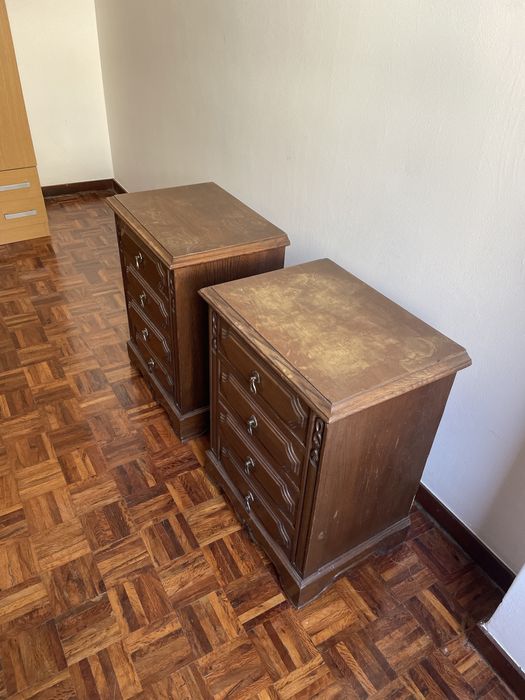 Mesas cabeceira e espelho