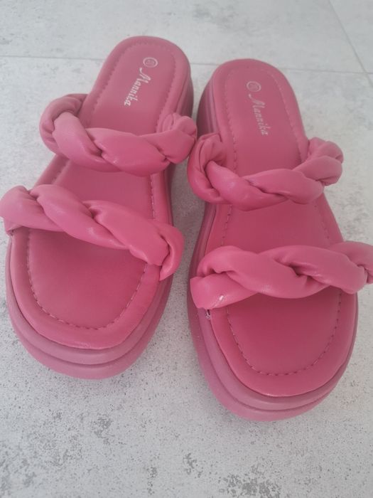 Różowe klapki na platformie r. 38