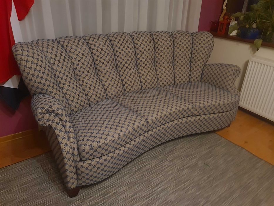 Piękna antyczna sofa