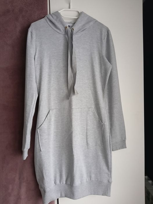 Szara sukienka dresowa kangurka z kapturem #Vubu