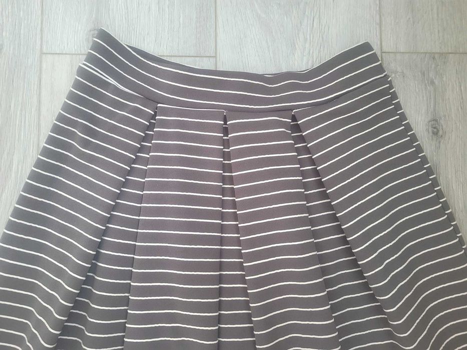 Продам ошатну жіночу спідницю, р.S-M, Miss Selfridge
Miss Selfridge