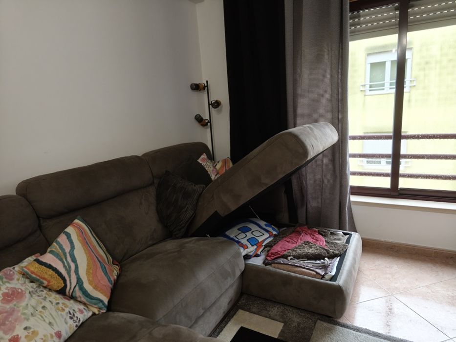 Sofá de 3 lugares com chaise longue e assento reclinável