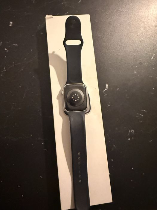 Apple watch 8 45mm srebny