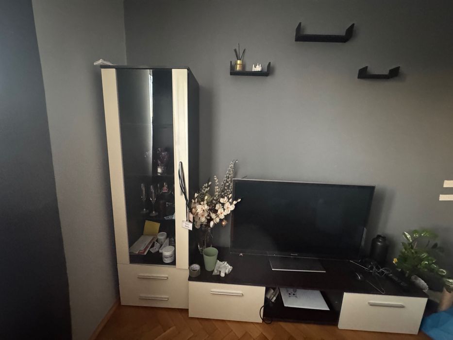 Sprzedam meblościankę do salonu w idealnym stanie. Pilnie!