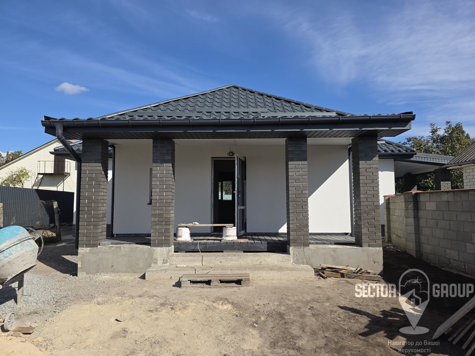 Напроти лікарні. 100кв.м., 2 тераси, 6 соток.