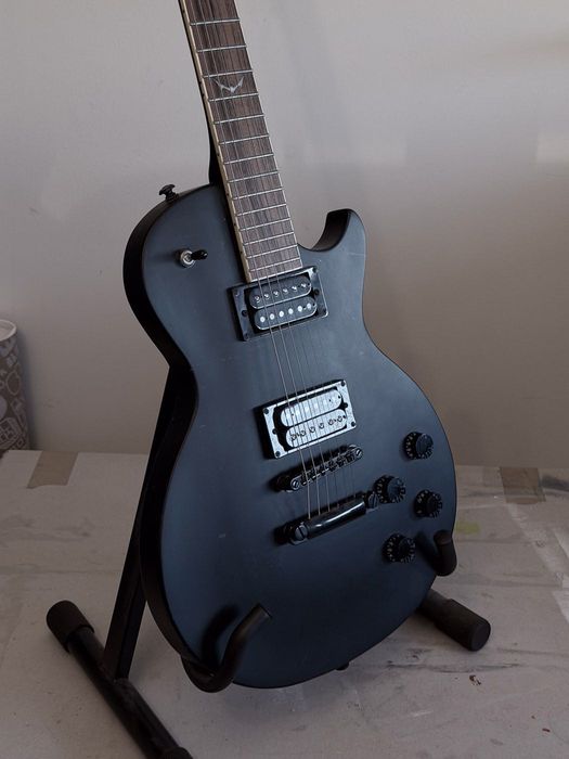 Guitarra Elétrica J&D LC300 Matte Black – Estilo Les Paul – anos 90 bom estado