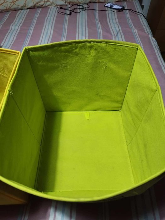 Puff em caixa coloridos