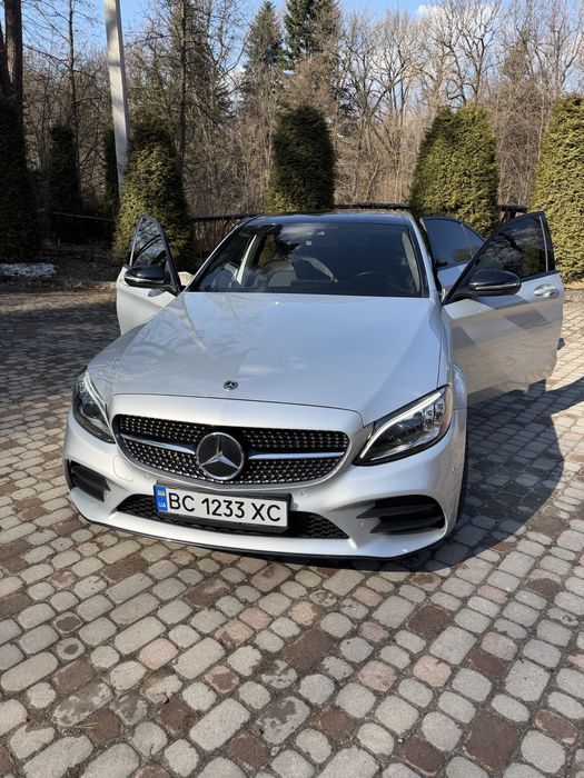 Легковий автомобіль