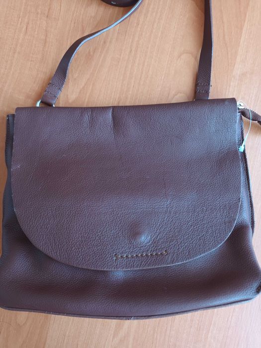 Шкіряна сумка з довгою ручкою від clarks