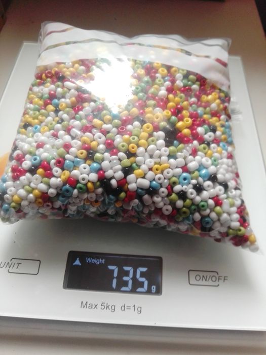 Missangas de vidro .Sacos de 450g e 730g.
Missangas