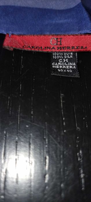 Lenço 100 % seda Carolina Herrera