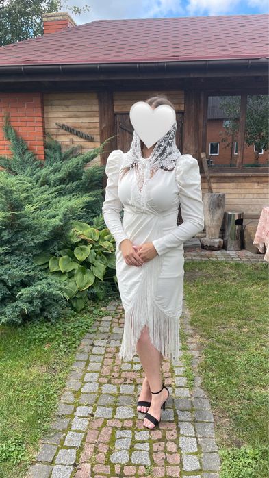 жіноча сукня біла