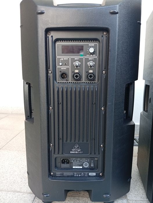2 colunas ativas marca Behringer Dr115dsp Novas !
