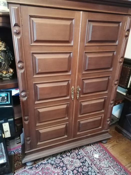 Vendo armário em castanho para Hall, escritório...