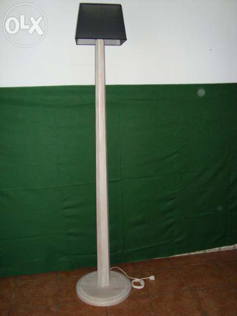 Candeeiro em Decapê branco pé alto 1.70mt