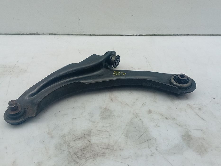 Braço de suspensão frente esquerdo RENAULT Clio IV (BH_)