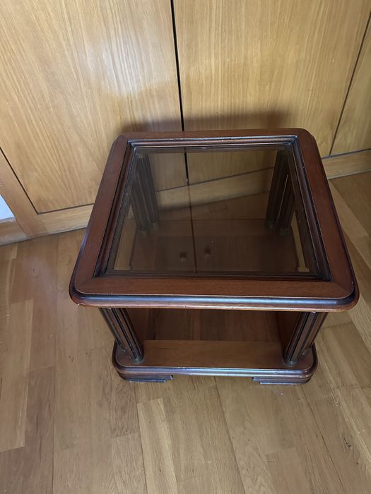 Mesa de apoio de madeira