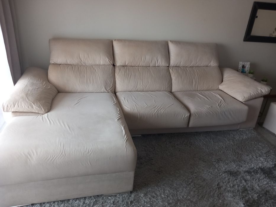 Sofá Chaiselong  muito confortável