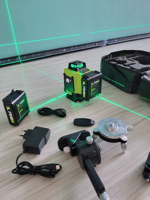 Poziomica laserowa 4D 4 x 360°