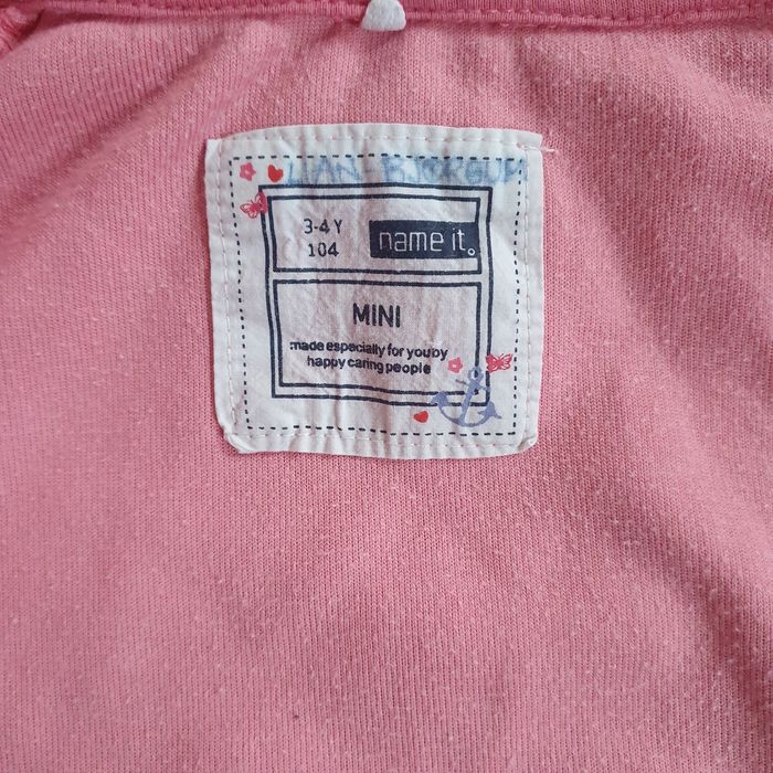 Różowa bluza z kapturem