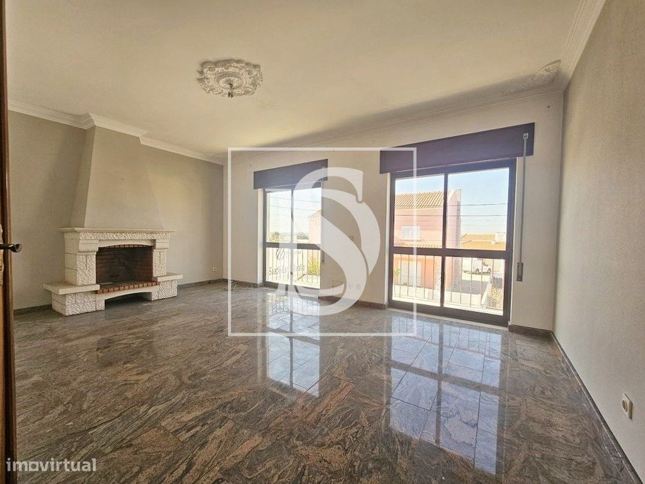 Apartamento, Gaio-Rosário e Sarilhos Pequenos