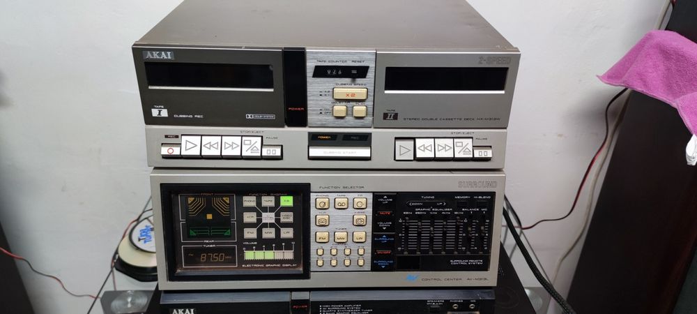 Akai HX-M313W plus Akai AV-M313