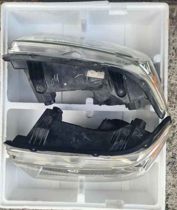 Продам комплект фар Toyota Sequoia, Tundra
