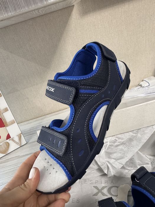 Продам босоніжки Geox 36р