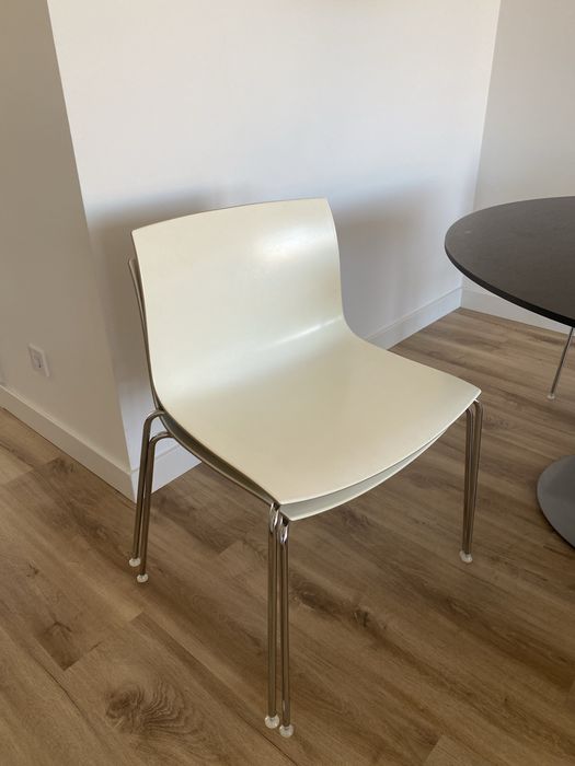 Conjunto 4 Cadeiras p/ Sala de jantar - Catifa Arper
