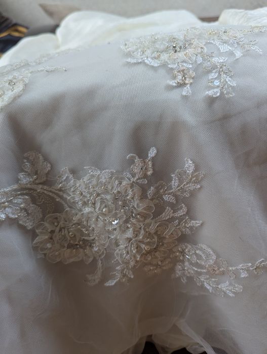 Продам весільну сукню випускний