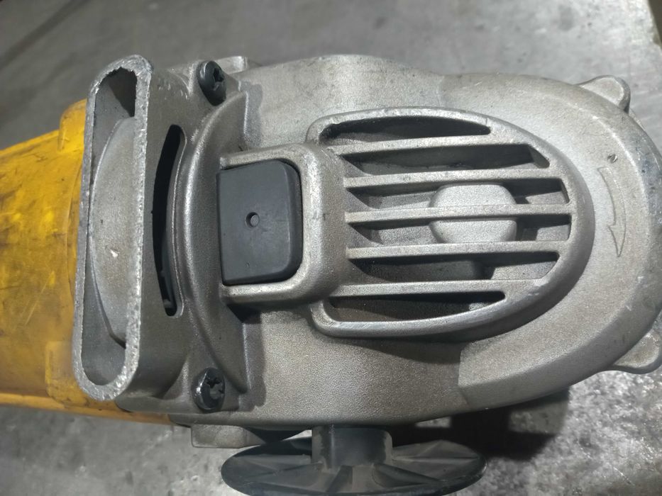 Болгарка DeWALT DWE-492 QS , 230 мм. 2200 Вт. Б\у.