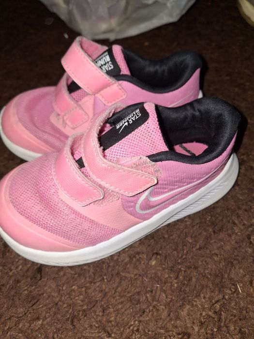Кросівки на дівчинку 50 грн
